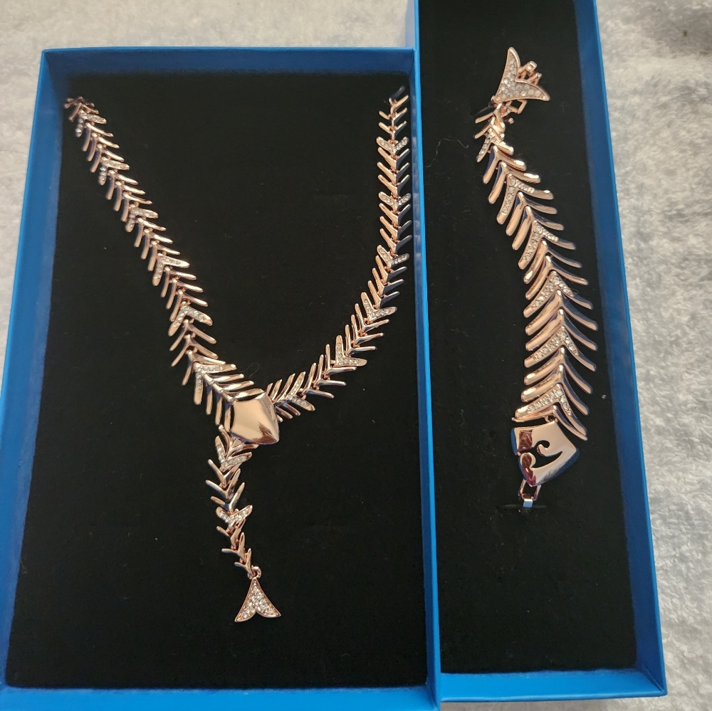 RFM Costume jewelry - gold